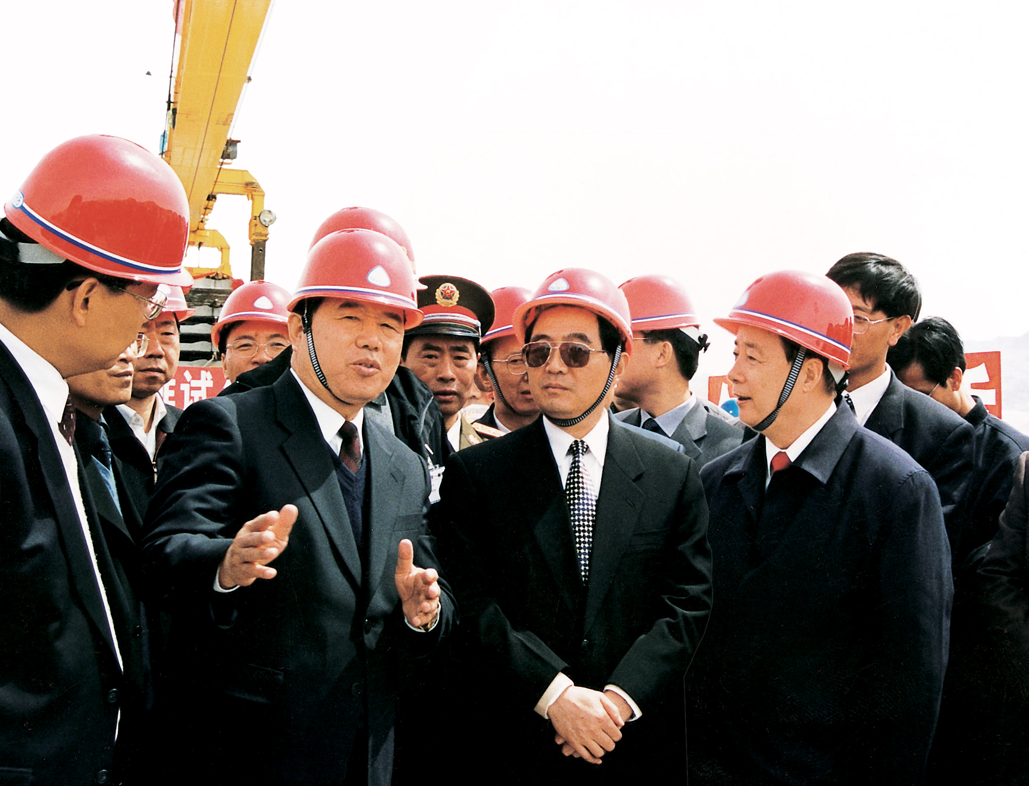 前中共中央总书记、国家主席、中央军委主席胡锦涛视察中铁二局参建的青（海）（西）藏铁路建设工地